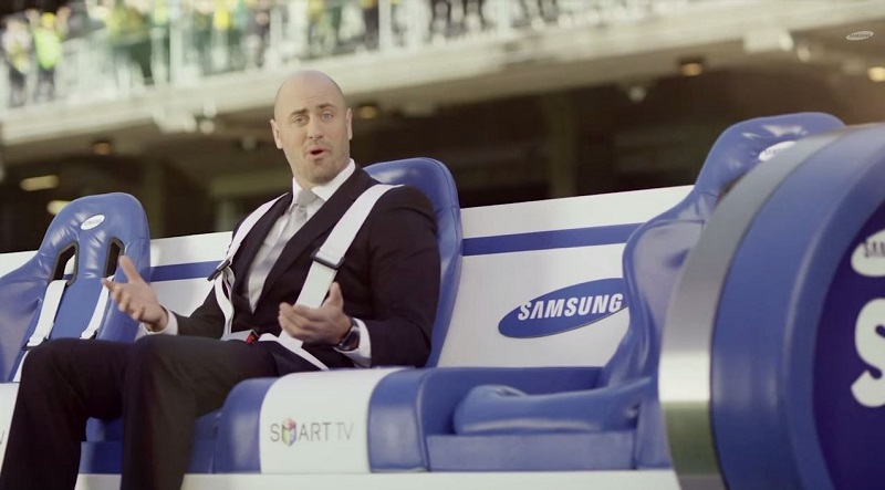 Samsung invente un banc de touche qui se déplace le long d'un terrain de rugby!