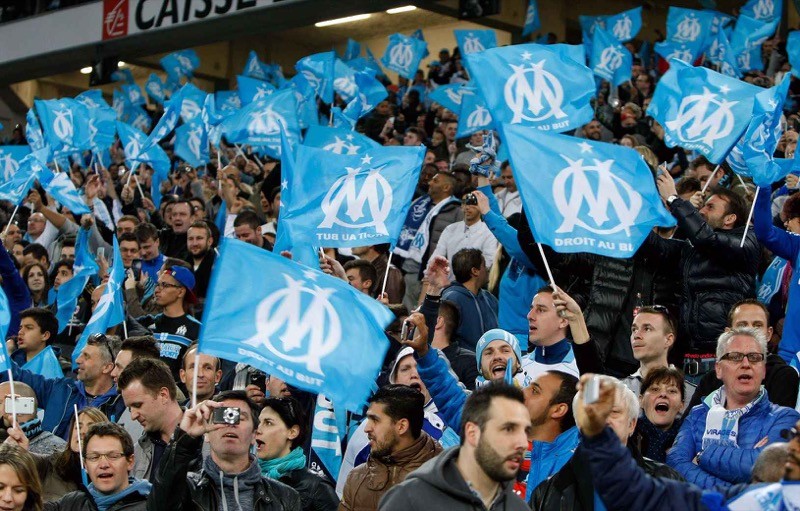 Olympique de Marseille on X: Quelle année avec @fan4allofficiel ! 🔥  Visite au Centre RLD, port du drapeau OM en avant-match, rencontres avec  les légendes du club et immersion dans les coulisses
